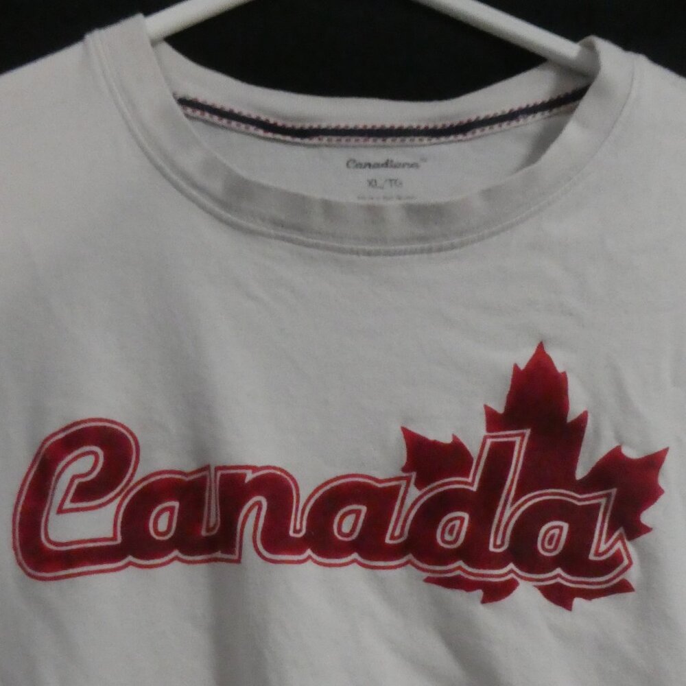 CANADIANA | xl - extra large | White Canada Short Sleeve Tee / T-Shirt